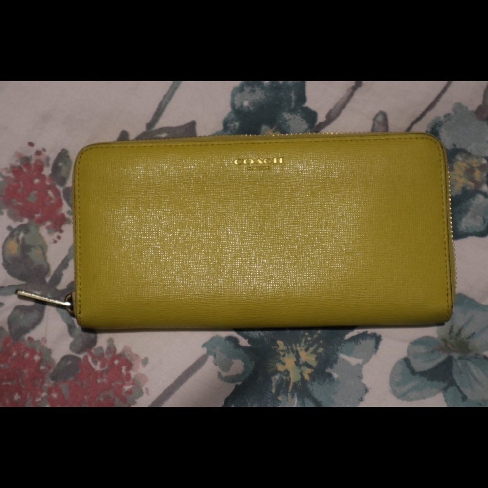 💛 YELLOW COACH WALLET 💛